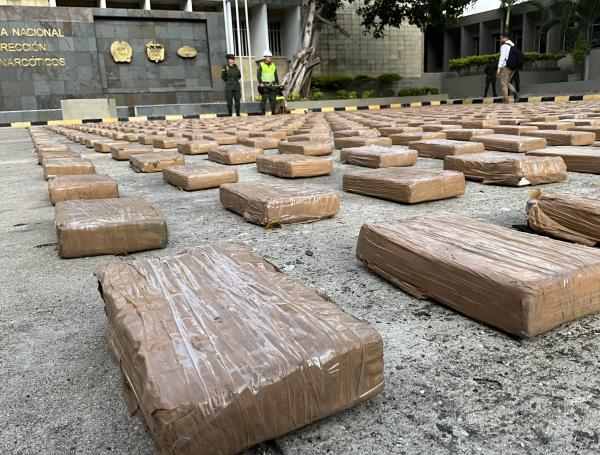 Una tonelada de cocaina fue incautada por la Policía Nacional hoy 24 de octubre del 2023 en el puerto de Cartagena proveniente de Ecuador y con destino Bélgica, en rueda de prensa el general William René Salamanca anuncia una re ingeniería al interior de la policía . Cartagena 24 de octubre del 2023