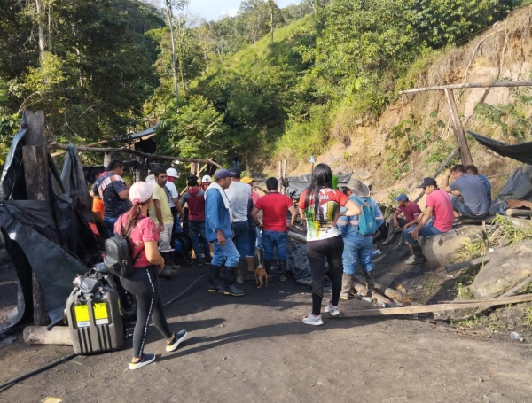 Se busca a tres personas atrapadas