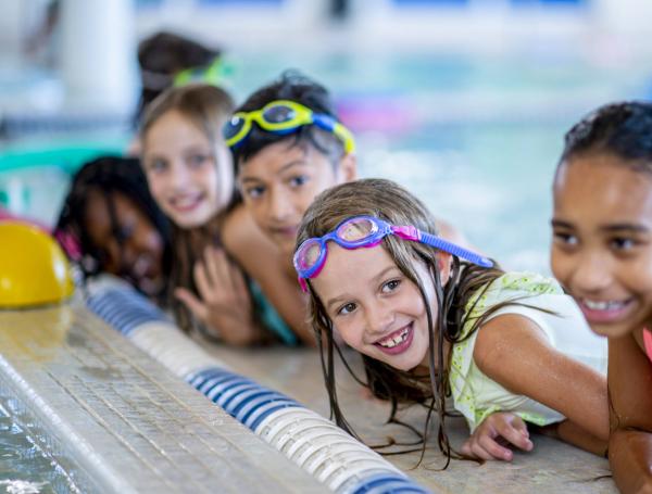 Niña de 11 años murió tras quedar atrapada por el sistema de succión de una piscina en Italia: intentaron salvarla cortándole el cabello