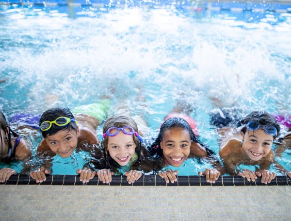 Niña de 11 años murió tras quedar atrapada por el sistema de succión de una piscina en Italia: intentaron salvarla cortándole el cabello