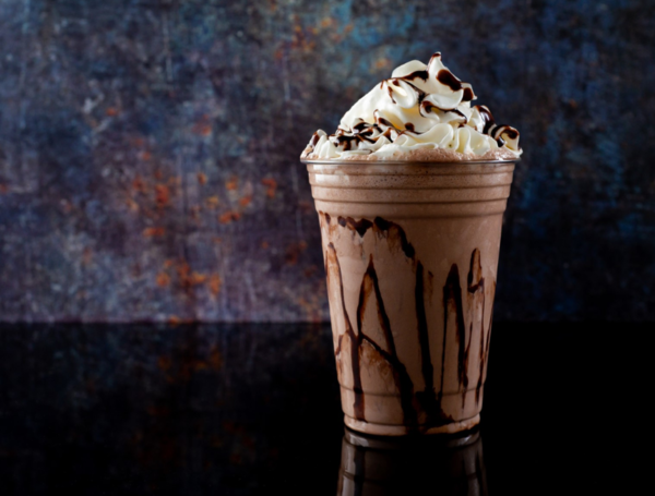 Colcafé lanza granizado de café con sabor a chocolatina Jet para llevar la experiencia del coffee shop a los hogares