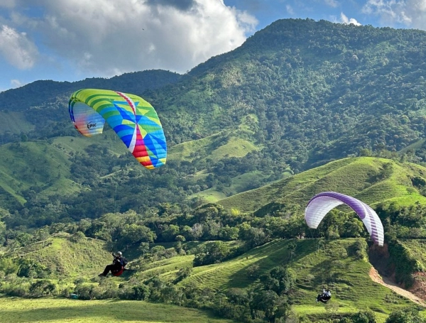 En Antioquia, se encuentra un lugar inmejorable para volar en parapente.