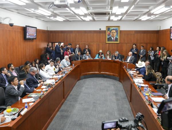 Cambio Radical volvió a presentar su propia reforma de la salud en el ...