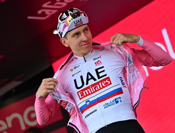 Pogacar Rabbit Giro de Italia 2024: caida de Geraint Thomas y gesto de Daniel Martinez ...