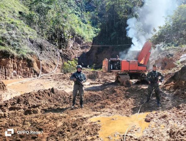 Arremetida de las Fuerzas Militares contra la minería ilegal ...