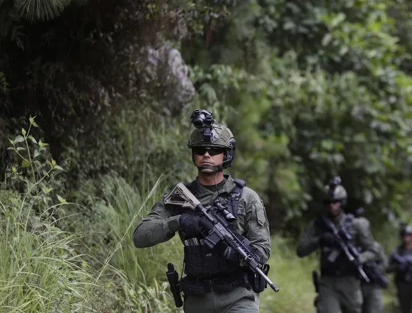 Cali, Colombia 06 julio 2024
Cien, de los cuatro mil Policías destinados a proteger la ciudad de Santiago de Cali para la COP16 que se desarrollará en la capital del Valle del Cauca y sus alrededores del 21 de octubre al 01 de noviembre del 2024, llegaron y ya están cuidando los Farallones de Cali y la zona rural y urbana de Cali. El próximo lunes llegarán cuatro pelotones de soldado del Ejército, quienes harán parte del Batallón de Alta Montaña #3 en el corregimiento de Felidia.
