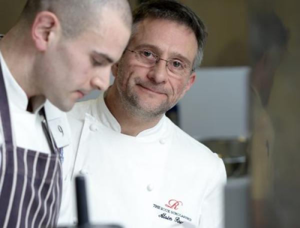 Clase de cocina magistral con el Chef británico Alain Roux quién visita ...