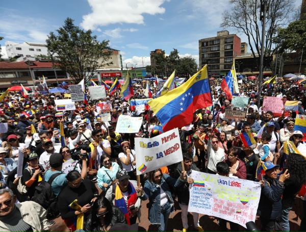 Manifestaciones de venezolanos en parque de Lourdes, en Bogotá
