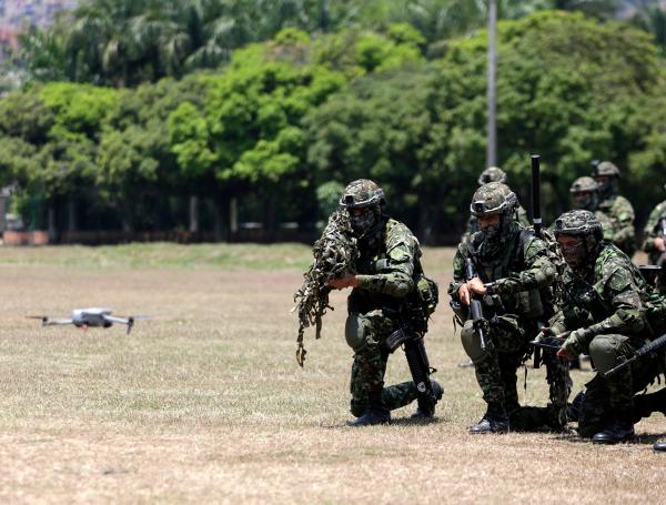 Equipo antidrones en el Valle.