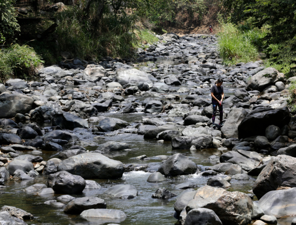 Afluentes como el río Cali (foto) que se encuentra en nivel naranja y el río Meléndez que se encuentra en alerta roja por su bajo caudal, son monitoreados a diario.