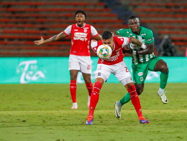 Santa Fe le dio batalla a Atlético Nacional y se llevó un puntazo de ...