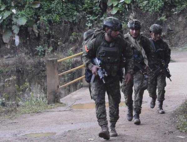 Soldados en El Plateado, Cauca