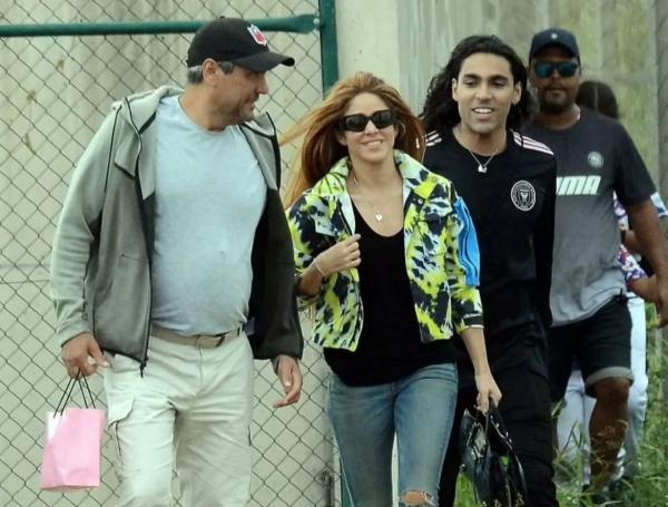 Shakira, su hermano y su sobrino, Tarik.