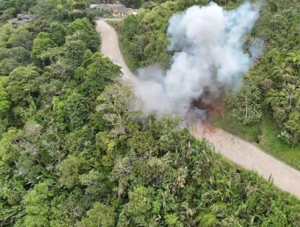 Soldados de la Tercera División del Ejército en operativos para desactivar explosivos.