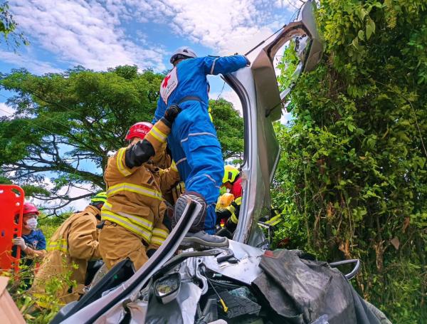 Madre e hija murieron en otro accidente en vías de Quindío; el carro de ...