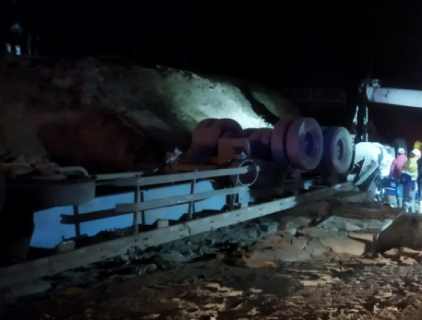 Grave accidente en vía al Llano por volcamiento de camión cargado de ...