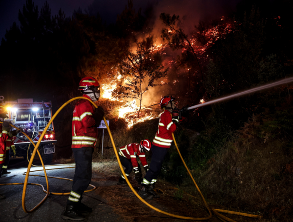 Ola de incendios en Portugal causa una tercera víctima mortal y deja ...