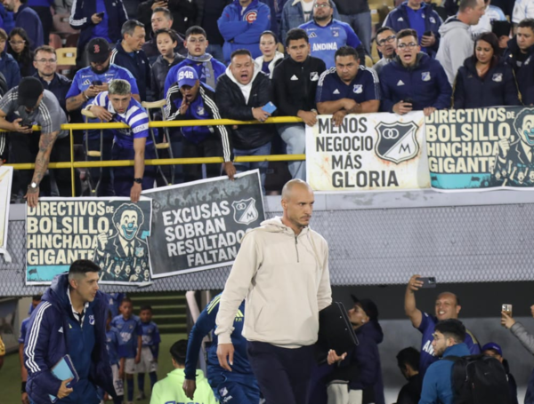 Hinchas de Millonarios protestan ante el pésimo momento del equipo ...