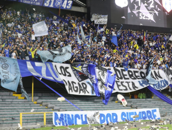 Hinchas de Millonarios protestan ante el pésimo momento del equipo ...