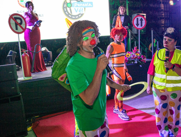 Campaña de cultura ciudadana con arte sobre la movilidad en Cali.