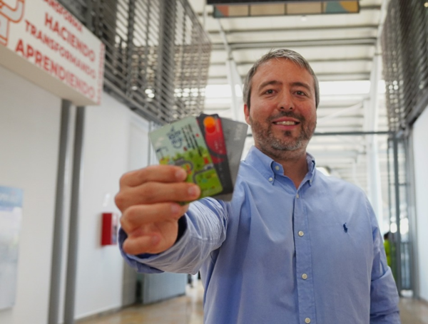 Transportarse en el MIO de Cali con tarjeta débito o crédito de Visa o Mastercard.