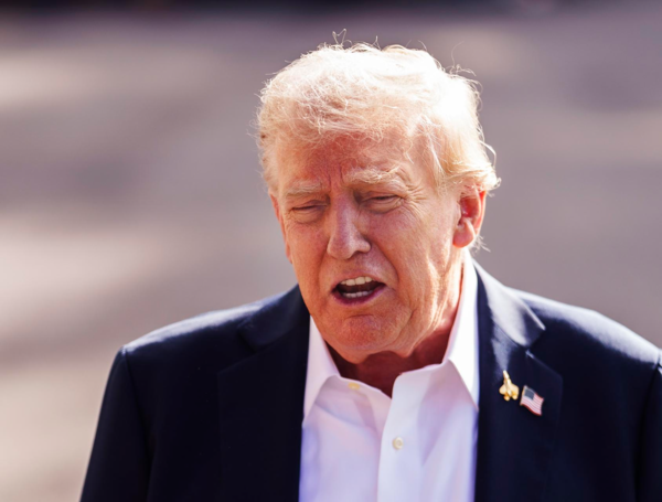 Presidente Donald Trump anuncia aranceles de 100 % a películas extranjeras