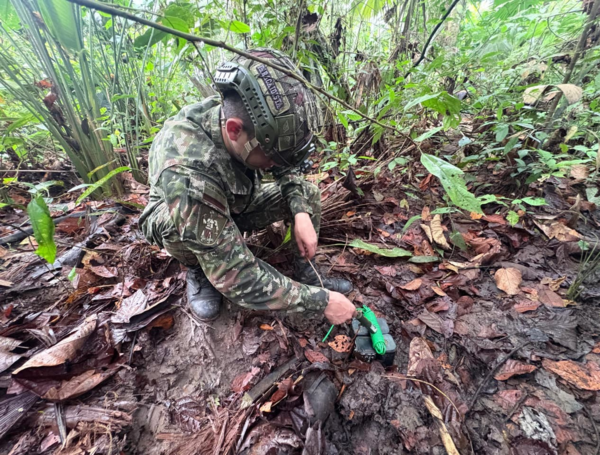 Desactivan explosivos en vía de Nariño.