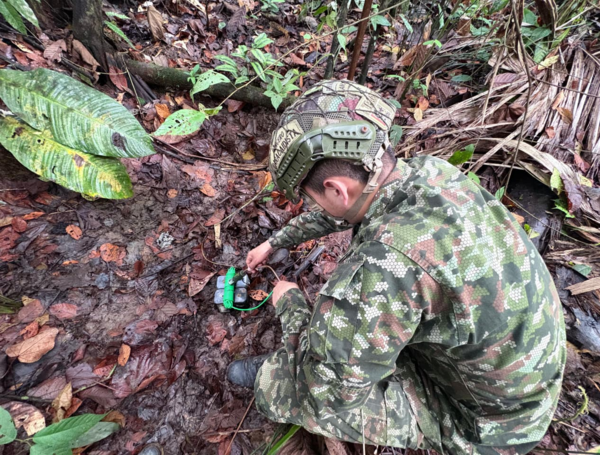 Desactivan explosivos en vía de Nariño.