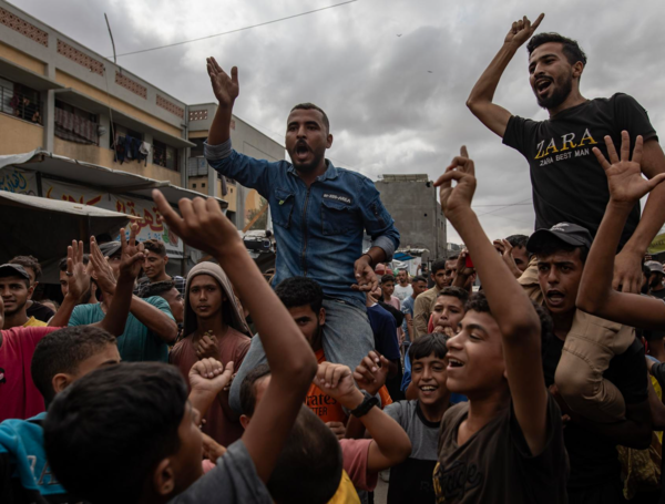 Palestinos celebran la firma del acuerdo para poner fin la guerra en Gaza