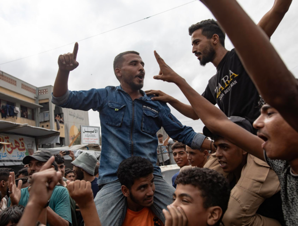 Palestinos celebran la firma del acuerdo para poner fin la guerra en Gaza
