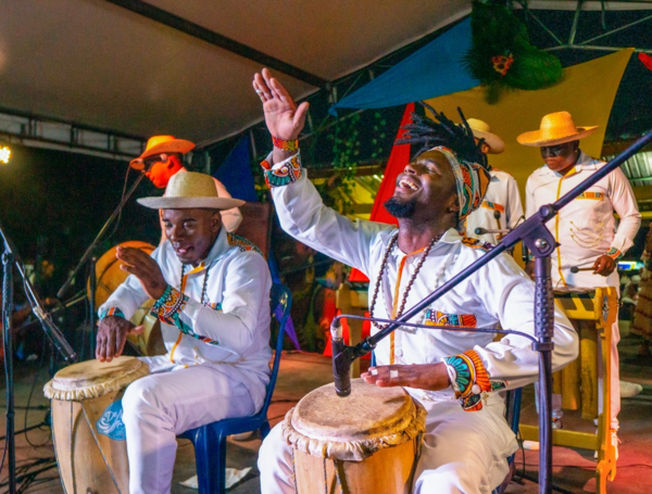 Alegría del Pacífico para despedir temporada de ballenas.