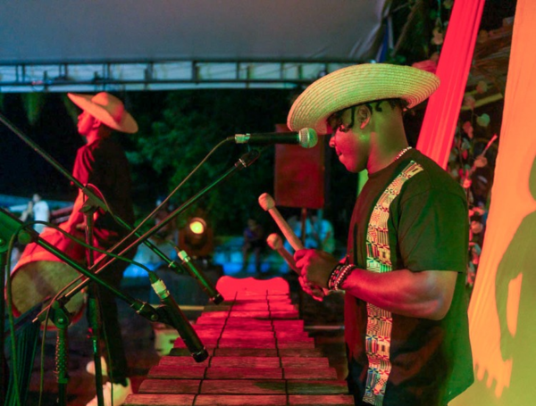 Alegría del Pacífico para despedir temporada de ballenas.