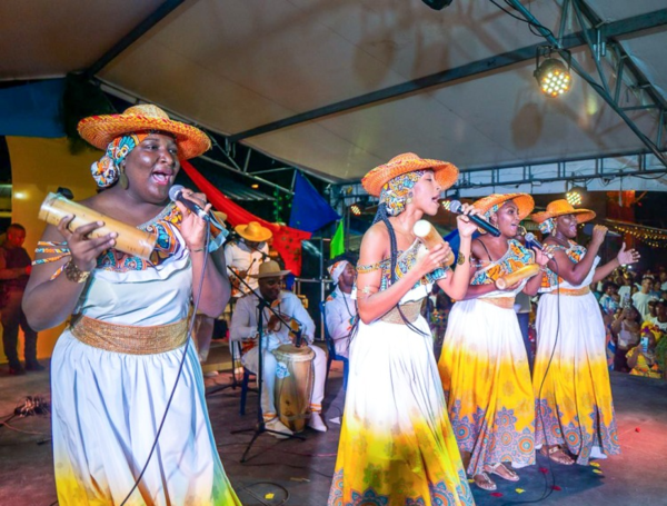 Alegría del Pacífico para despedir temporada de ballenas.