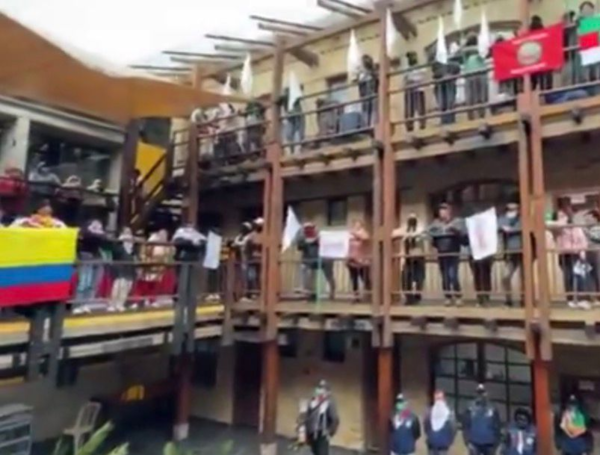 Grupo de indígenas se tomó instalaciones del Ministerio de Vivienda en ...