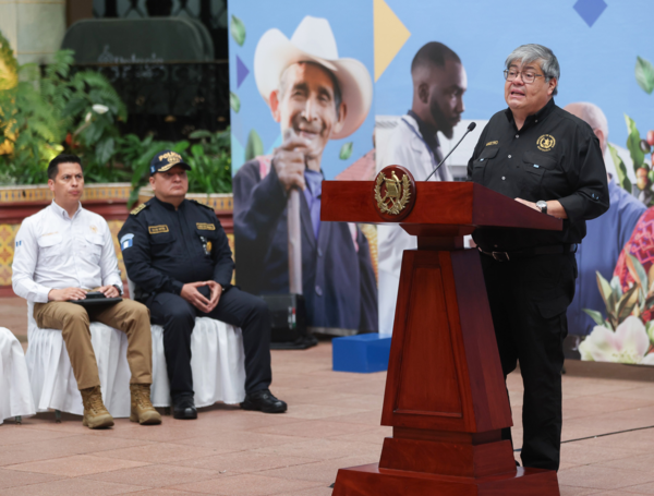 El ministro de Interior de Guatemala Francisco Jiménez ofreció una recompensa de casi 20.000 dólares por la captura de cada uno de los pandilleros.