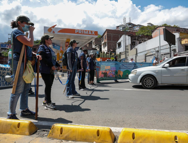 Protesta que empezó en el CAM y se desplazó luego al oeste terminó en bloqueo a la portada al mar, en Cali.