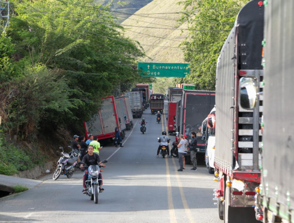 Más de una decena de bloqueos en la vía a Buenaventura este año