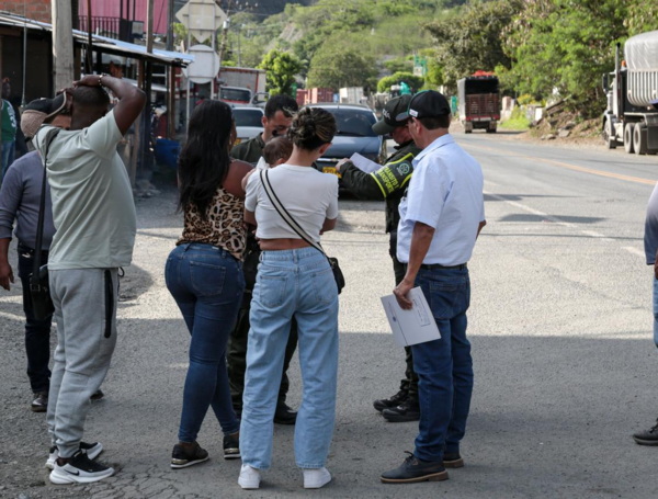 Bloqueos en la vía a Buenaventura.