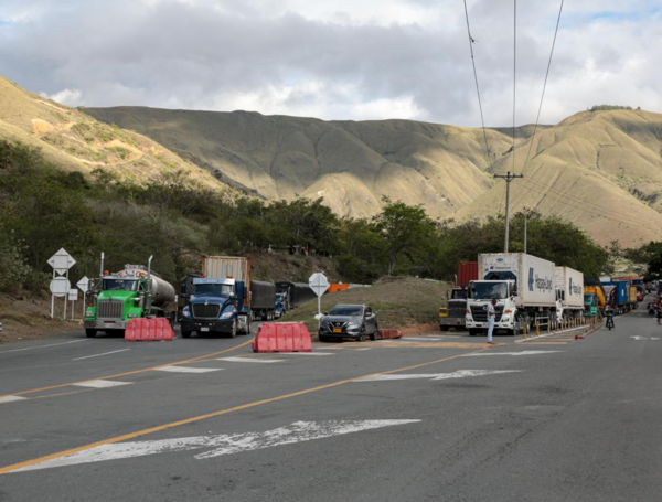 Bloqueos en la vía a Buenaventura.