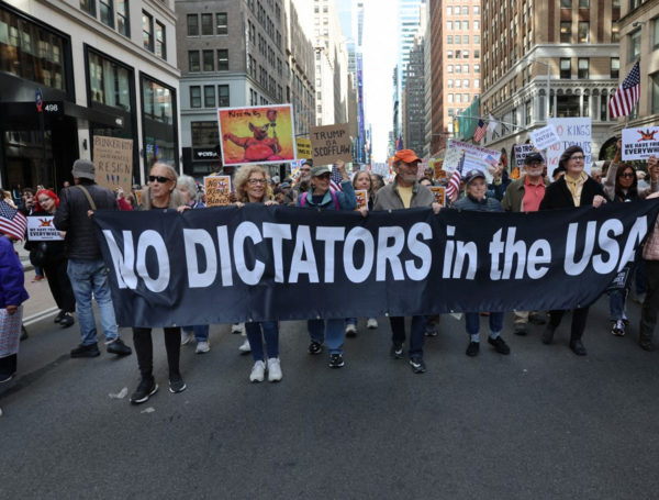 Miles de personas protestan en todo Estados Unidos contra las políticas ...