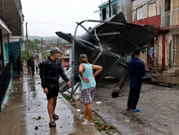 Calles en Santiago de Cuba afectadas por el huracán Melissa.