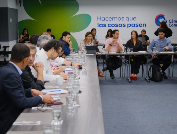 Reunión de gremios y congresistas en Cámara de Comercio de Cali por el tren de cercanías del Valle