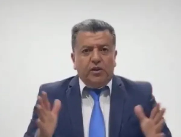 Hugo Ospina y motociclistas de Bogotá