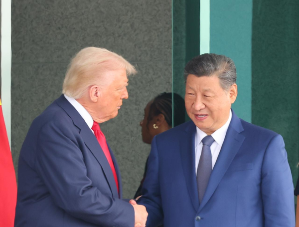 Los presidentes Xi Jinping y Donald Trump en su reunión en Corea del Sur.