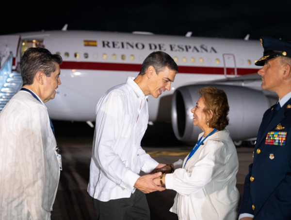Presidente de España, Pedro Sánchez, aterriza en la Cumbre Celac-UE en Colombia