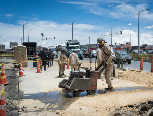 Trabajo en avenida Ciudad de Cali.