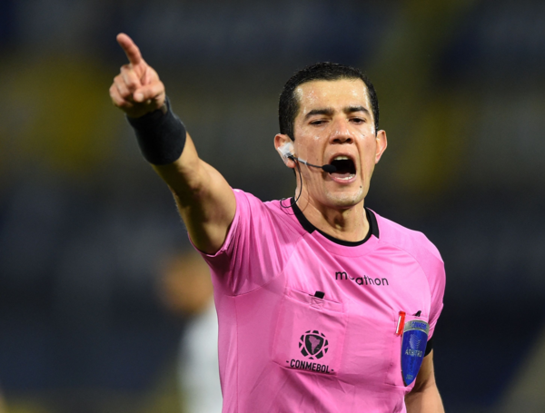 Nicolás Gallo será AVAR en la final entre España y Argentina: esta es la historia de los árbitros colombianos en la Copa del Mundo