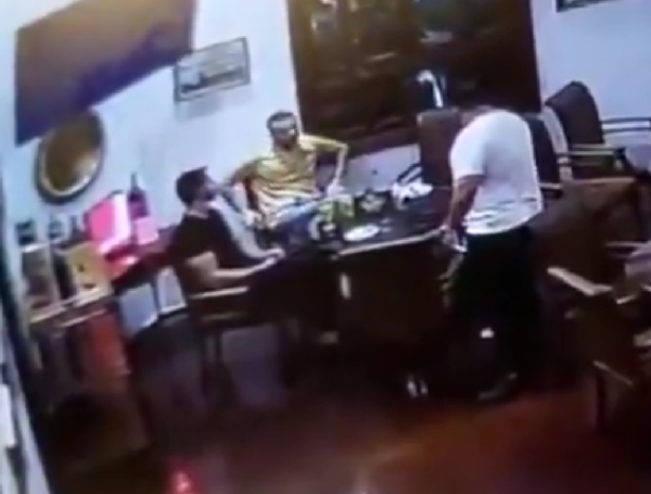 Doctor asesina a colegas en restaurante de Brasil