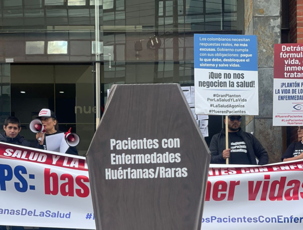 nueva eps protesta enfermedades huerfanas raras