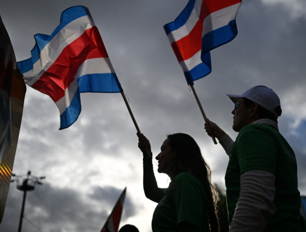 En Costa Rica son los ciudadanos los que custodian las boletas electorales.